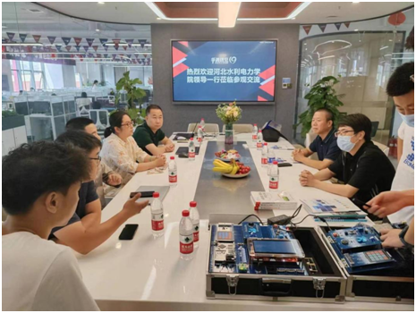 機械工程系到華清遠見教育科技集團北京中心進行調研交流