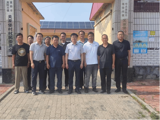 校领导赴关家堡村送新选派驻村干部到岗并完成轮换交接