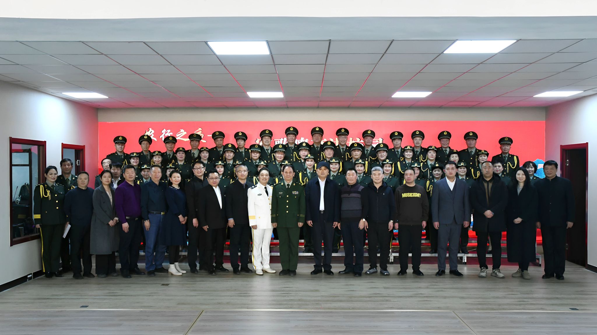 我校举办“军歌嘹亮进校园”暨李炳天军歌作品演唱会