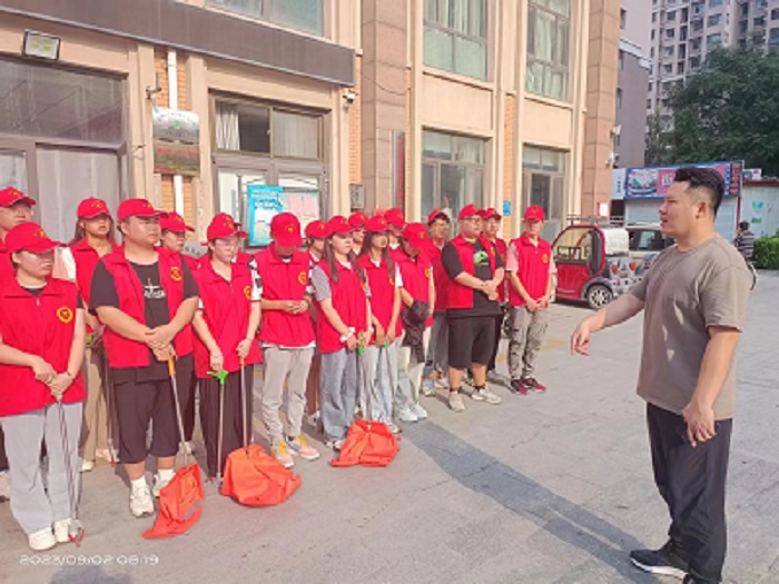 9月2日河北水利电力学院在凤凰城A区开展志愿服务活动 (4).jpg