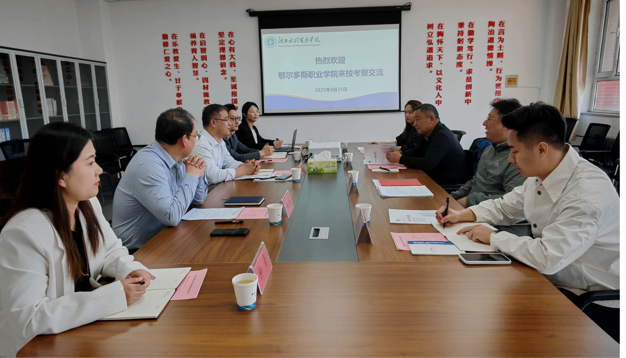 鄂尔多斯职业学院副院长哈达一行来校交流学习