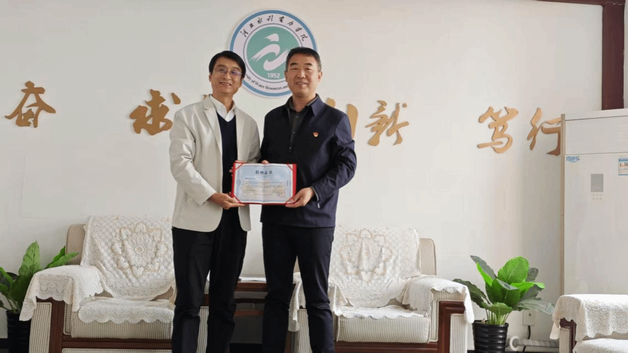 爱心捐赠添绿意 校园增色育芬芳——我校召开爱心捐赠座谈会