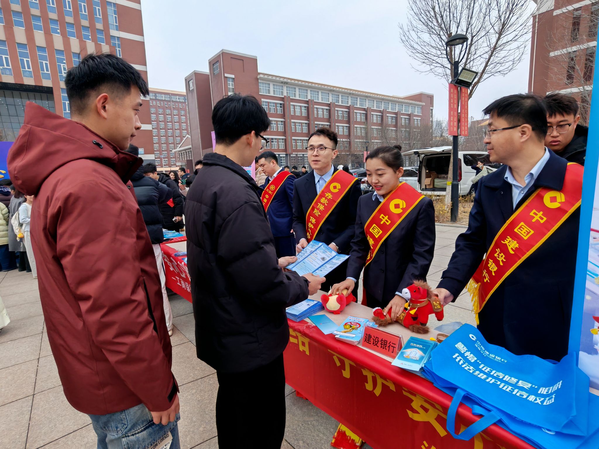 我校开展校园反诈宣传活动