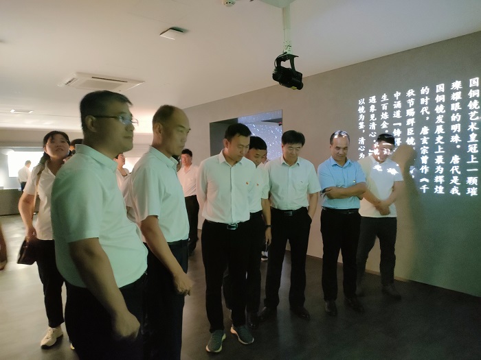 参观1.jpg