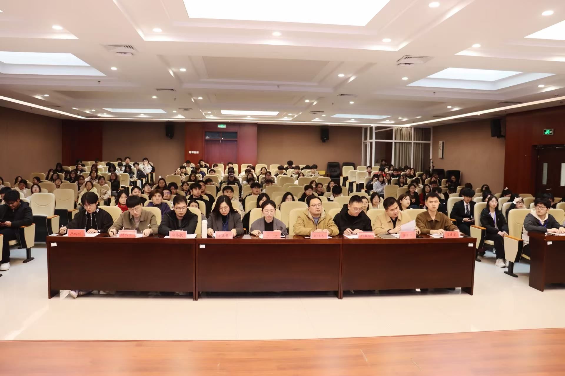 我校举办“吾爱吾家”宿舍风采展示大赛